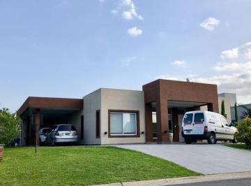 Casa · 180m² · 4 Ambientes · Casa en Venta en Barrio Privado Santa Juana - Canning