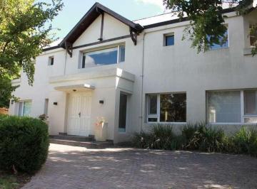 Casa · 300m² · 9 Ambientes · Excelente Casa a La Venta en Barrio San Jorge Village.