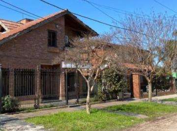 Casa · 150m² · 4 Ambientes · 1 Cochera · Casa en Venta - 3 Dorm. 2 Baños - Patio Parrilla Pileta - 300 m² - Esteban Echeverria
