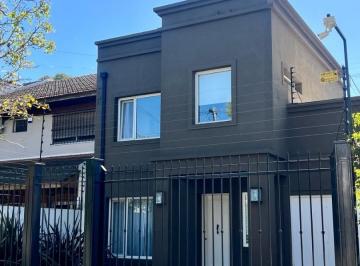 Casa · 186m² · 4 Ambientes · 3 Cocheras · Castelar Norte Impecable Casa Minimalista en Venta