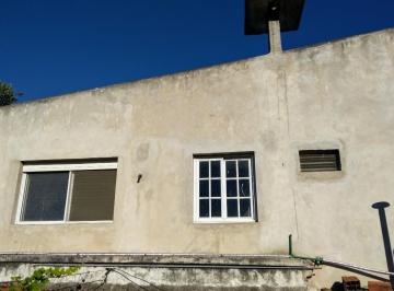 Casa · 120m² · 5 Ambientes · Casa en Venta - 4 Dorm. 2 Baños - Patio - 130 m² - Luis Guillon