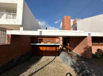 Casa de 8 ambientes, Córdoba · Alq Importante Casa 3 Dor C/ Patio y Pileta