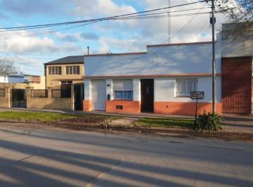 Casa · 165m² · 7 Ambientes · Casa y Terreno en Venta - 3 Dorm. 2 Baños - 800 m² - Comandante Nicanor Otamendi
