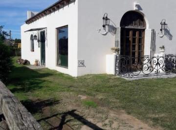 Casa · 102m² · 3 Ambientes · Duggan, Casa Tipo Colonial, 2 Dorm. - Parque