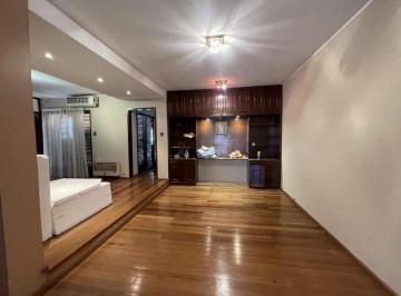 Casa · 242m² · 5 Ambientes · 1 Cochera · Venta San Martin Casa con Importante Terreno