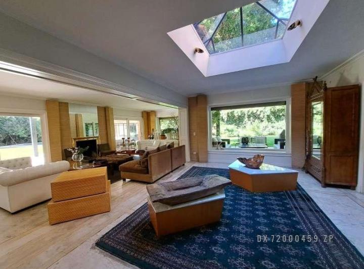 Casa · 586m² · 4 Ambientes · 4 Cocheras