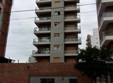 Departamento de 3 ambientes, Quilmes · Tres Ambientes con Cochera y Baulera. Edificio con Sum y Pileta. Vigilancia.