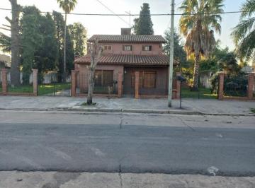 Casa · 217m² · 7 Ambientes · 2 Cocheras · Casa en Venta - 4 Dorm. 3 Baños - Cochera - 1600 m² - Luis Guillón, Esteban Echeverría