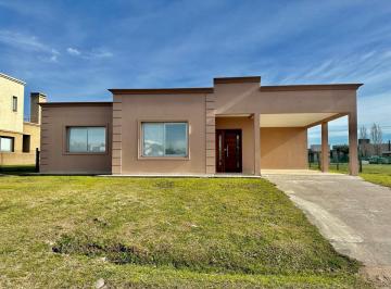 Casa · 200m² · 4 Ambientes · 1 Cochera · Casa en Venta - 3 Dorm. 2 Baños - 800 m² - Santa Rita, San Vicente