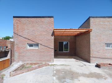 Casa de 3 ambientes, San Lorenzo · Alquiler Casa 2 Dorm.