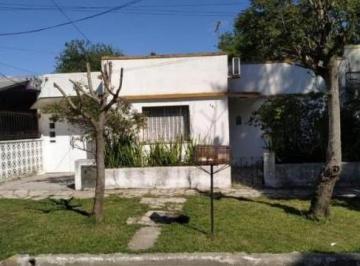 Casa · 150m² · 3 Ambientes · 2 Cocheras · Casa en Venta - 2 Dorm. 1 Baño - 286 m² - San Vicente