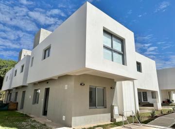Casa · 150m² · 4 Ambientes · 1 Cochera · Duplex en Housing 3 Dorm.
