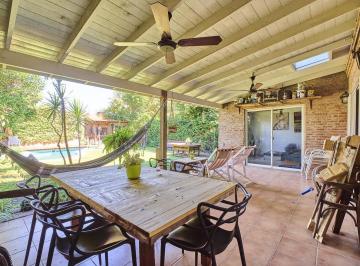 Casa · 220m² · 5 Ambientes · 2 Cocheras · Casa en Venta en Barrio Cerrado La Merced