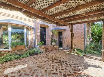 Casa · 220m² · 5 Ambientes · 2 Cocheras · Casa en Venta en Barrio Cerrado La Merced