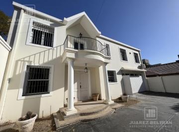 Casa · 550m² · 8 Ambientes · 1 Cochera · Excelente Casa en Venta en Villa Belgrano - 5 Dorm. - 550 m²