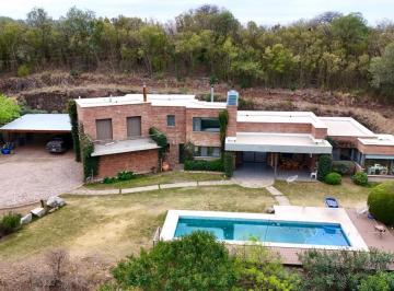 Casa · 400m² · 4 Dormitorios · Casa de Categoría en Venta - Corral de Barrancas