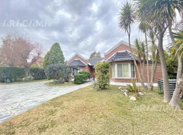 Casa de 4 ambientes, Esteban Echeverría · Casa en Venta en Echeverria del Lago Apto Credito - Canning
