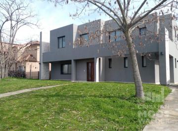 Casa · 205m² · 5 Ambientes · 1 Cochera · Casa en Venta y Alquiler - San Matías.