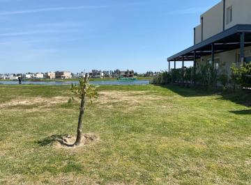 Lote de 636 mts a la LAGUNA EN BARRIO SANTA ANA, un inmejorable lote con orienta · Lote Al Agua en B. Santa Ana, Villa Nueva