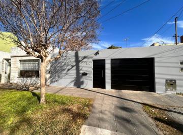 Casa · 120m² · 3 Ambientes · 3 Cocheras · Venta Casa Lote Propio en Suarez