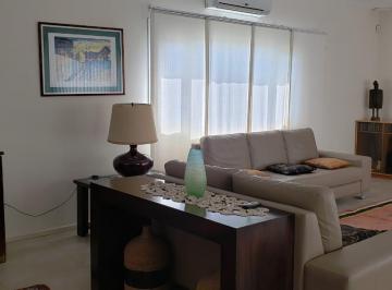 Casa · 300m² · 5 Ambientes · 1 Cochera · Casa en Venta - 3 Dorm. 3 Baños - Cochera - 600 m² - Dolores