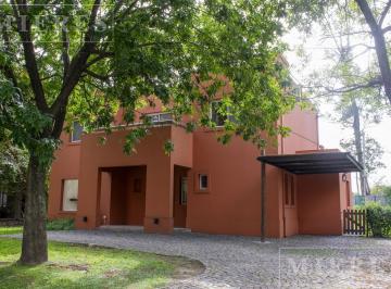 Casa · 186m² · 6 Ambientes · 2 Cocheras · Casa en Alquiler en Los Pilares