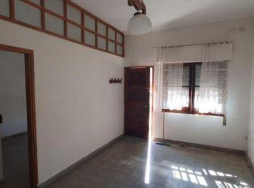 Casa · 70m² · 2 Dormitorios · Uruguay 3200