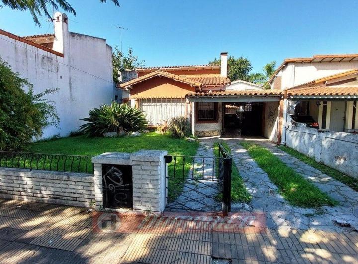 Casa · 200m² · 4 Ambientes · 4 Cocheras
