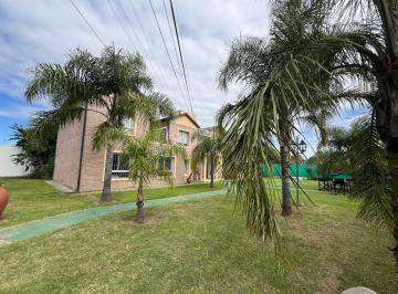 Complejo · Departamento de 3 Dorm. en Alquiler en Arguello – Patio con Asador y Cochera
