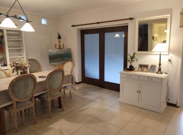 Casa · 278m² · 6 Ambientes · 4 Cocheras · Casa 280 m² + Jardin + Piscina - en Fisherton