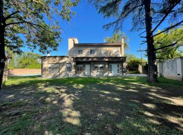 Casa · 230m² · 6 Ambientes · Propiedad 4 Dorm. en Funes Zona Garita 9.