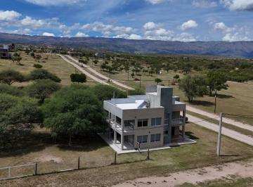 Casa · 322m² · 4 Ambientes · 4 Cocheras · Casa 3 Dorm. Mina Clavero