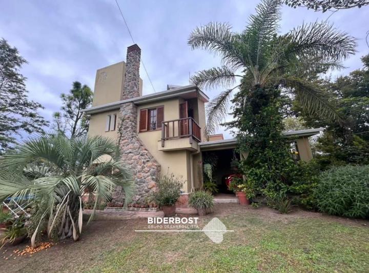 Casa · 160m² · 6 Ambientes · 2 Cocheras