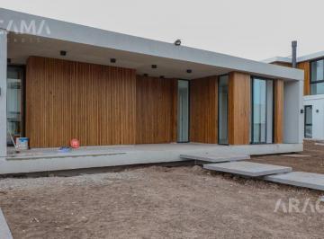 RRA-RR1-46_2 · Casa en Venta en Lares de Canning - Canning