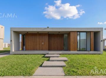 Casa · 125m² · 4 Ambientes · 1 Cochera · Casa en Venta en Lares de Canning - Canning