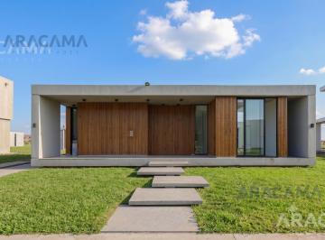 Casa · 125m² · 4 Ambientes · 1 Cochera · Casa en Venta en Lares de Canning - Canning