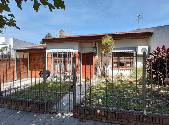 Casa · 155m² · 5 Ambientes · 3 Cocheras