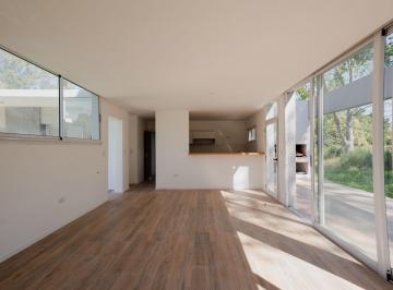 Casa · 109m² · 3 Ambientes · 2 Cocheras · Casa en Venta en Villa Elisa 3 Dorm. Parque
