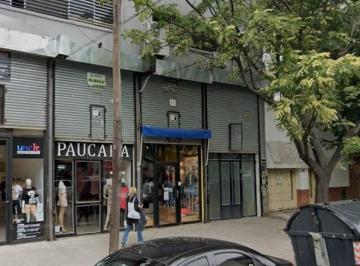 Local comercial · 250m² · Flores: Alquiler Local Zona Mayorista Textil (Local + 3 Plantas) - Helguera 700