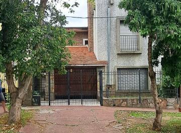 Casa de 2 ambientes, Rosario · Warnes 1054 - Venta - Casa 3 Dorm.
