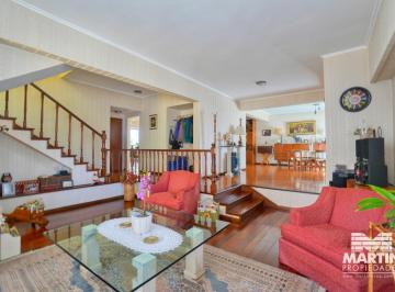 Casa · 236m² · 5 Ambientes · 1 Cochera · Casa en Venta en Martinez 5 Amb con Cochera