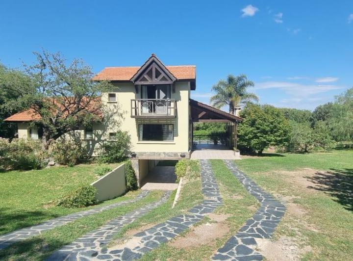 Casa · 150m² · 5 Ambientes · 2 Cocheras