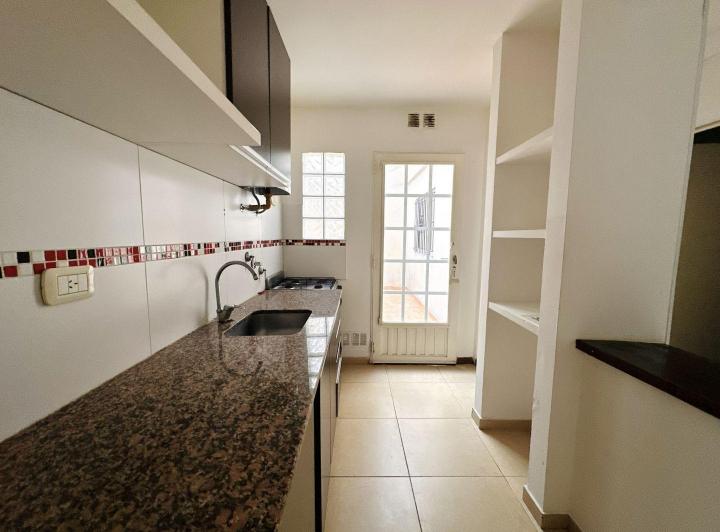 PH 2 Ambientes Pb con Patio *sin Expensas* Monte Castro Semi Nuevo 5 Años