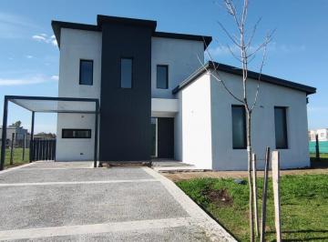 Casa · 155m² · 5 Ambientes · 1 Cochera · Casa en Venta Barrio San Pablo Pilar