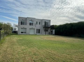 Casa · 200m² · 5 Ambientes · 4 Cocheras · Casa a La Venta en San Matias Area 5