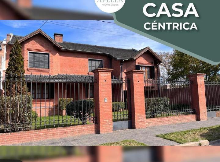 Casa · 296m² · 5 Ambientes · 2 Cocheras