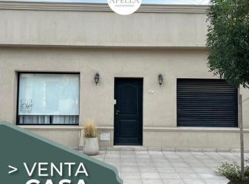 Casa · 170m² · 4 Ambientes · Venta - Casa Céntrica