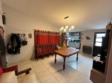 Casa · 120m² · 2 Dormitorios · 2 Cocheras · Venta Hermosa Casa en Barrio Malvinas Apta a Credito