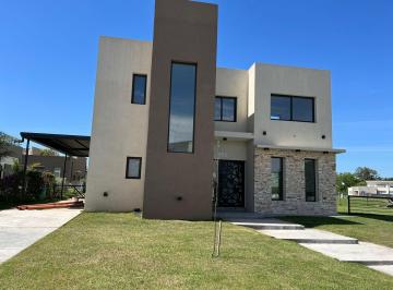 Casa de 5 ambientes, Berazategui · Hudson Park - en Venta - Casa a Estrenar C/pileta - 3 Dorm