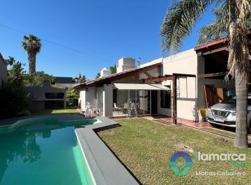 Casa · 163m² · 3 Dormitorios · 1 Cochera · Villa Belgrano Renovada y Toda en Planta Baja